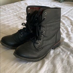Combat boots